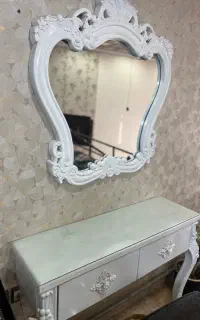 یک جفت اینه و کنسول