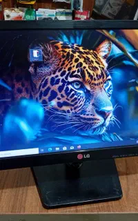 مانیتور ۱۹ اینچ در حد نو