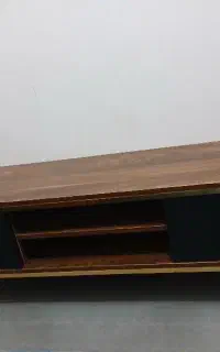 زیر تلوزیون در حد نو سالم بدون شکستگی
