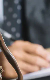 وکیل پایه یک دادگستری