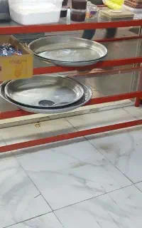 دوعدد میز پیشخوان شیشه ای