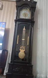 ساعت چوبی ایستاده