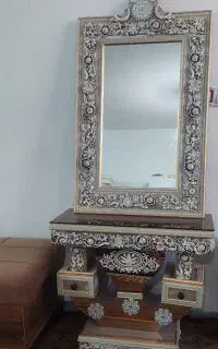 آیینه و کنسول