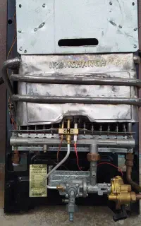 آبگرمکن دیواری ایران شرق درحد اک