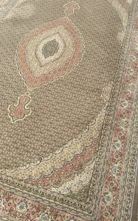(فرش‌قهرمانی) ۳عدد ۹متری و ۱عدد ۶متری نگین‌مشهد