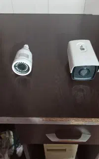 دو عدد دوربین مدار بسته و مقداری کابل ومعطلقاتدو
