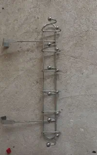 گیر لباس پشت درب
