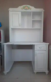 میز تحریر و کامپیوتر
