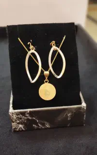پلاک. و گوشواره و زنجیر  طلا