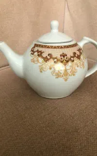 دو عدد قوری و یه دست جام