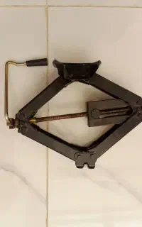 جک و آچر چرخ تازه و نو