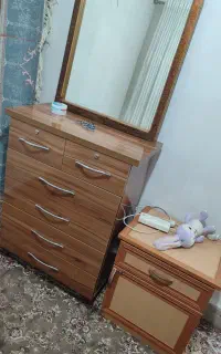 دراور و آینه و میز کوچک