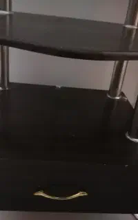 میزتلفن و رادیو  و ترازوی وزن کشی و تابلو