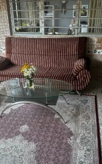 مبل ۶ نفره راحتی با دو عسلی و یک میز وسط