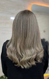سالن زیبایی زنانه / زیبایی رو به خودت هدیه بده