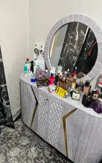 کنسول آرایشی . میز تلوزیون . لوستر . آینه