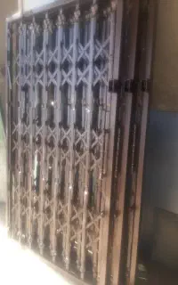 حفاظ درب اکاردونی ونرده شاخ گوزنی استاندارد