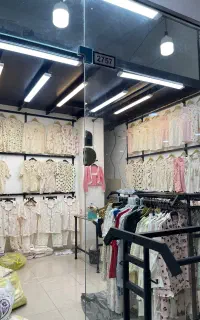 کار در لباس فروشی