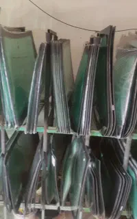 شیشه اتومبیل  و نصب در محل