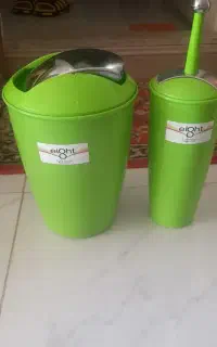 سطل وفرچه نو سرویس بهداشتی