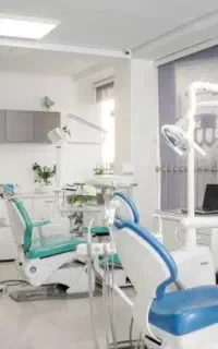نیازمند دندانپزشک برای کلینیک