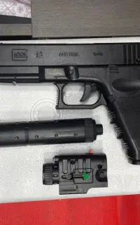 تفنگ گلاگ P180 ساچمه زن ، اسباب‌بازی