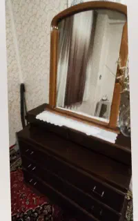 دراور همراه اینه به رنگ قهو ه ایی