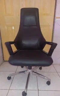صندلی گیمینگ چرخدار کاملا نو