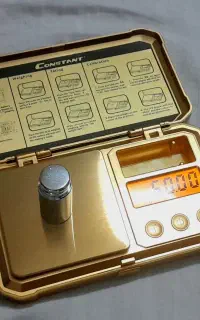ترازوی ۲۰۰گرمی حساسیت0/01فوق دقیق