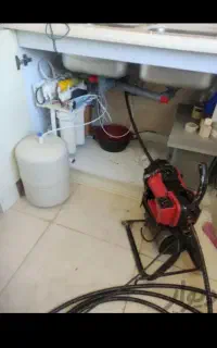 لوله بازکنی(چندلوله بازکن ناشناس وسودجو در دیوار)