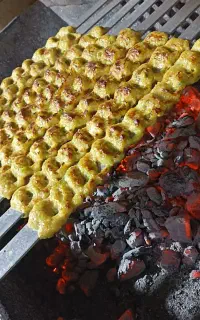 خدمات آشپزی و تهیه غذا و بیرون بر خانگی و مراسمات