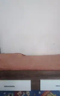 تخت چوبی ۱نفره تمیز وسالم.دوکشو ...بدون تشک