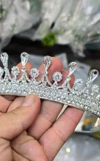 شش عدد تاج