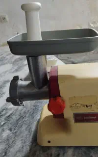 فروشی چرخ گوشت