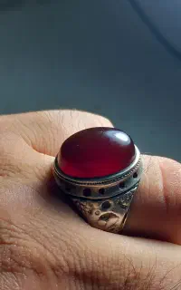 انگشتر عقیق سرخ  و خط پیازی