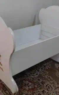 تخت گهواره ایی چرخشی کاملاً سالم و نو جنس خوب