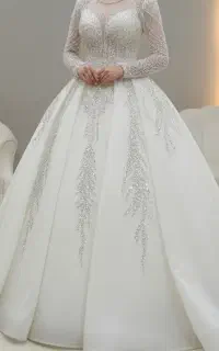 مزون لباس عروس و تشریفات گل آقا