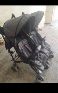 کالسکه دوقلو