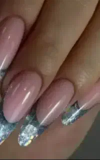 خدمات تخصصی کاشت ناخن و آموزش