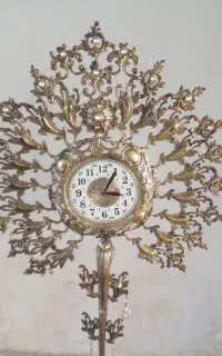 ساعت برنجی ایستاده