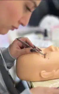 یادگیری همراه اموزش کاشت مژه با تخفیف ۵۰ درصدی