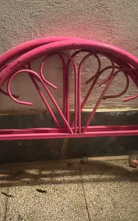 تخت فلزی