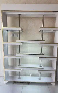 ویترین mdf پشت شیشه مغازه