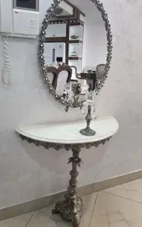 آینه و کنسول و شمعدان