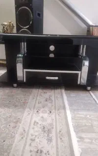 میز تی وی کاملا سالم و تمیز