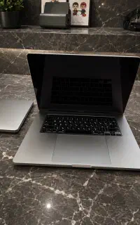 MacBook Pro 2019 16 i9  16GB 1TB