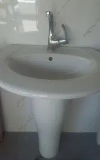 ۲ روشویی به همراه شیر