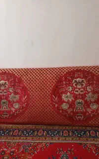 پشتی و گلدان ا ر ز ا ن