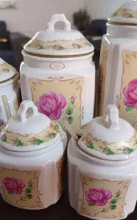 پاسماوری، جا ادویه، گل سرخی