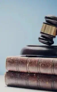 وکیل پایه یک دادگستری ارشد و متخصص حقوق خصوصی